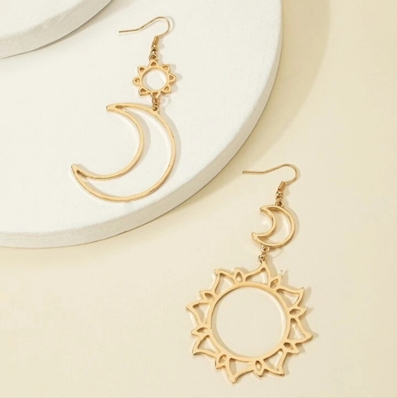 Metal Asymmetrical Golden Sun & Moon Dangle Drop Earrings - Picture 7 of 16